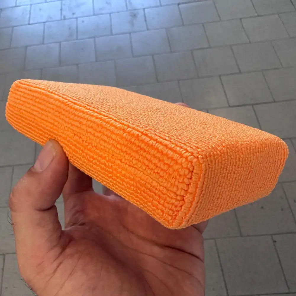 applicatore sd micro pad in mano