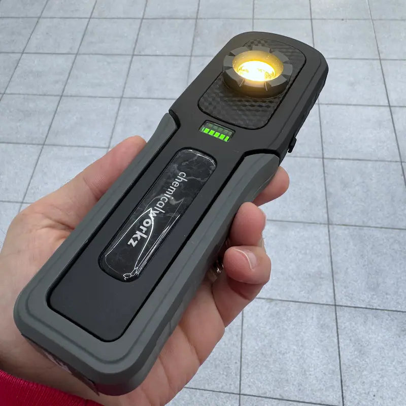 Lampada Chemicalworkz Control light accesa